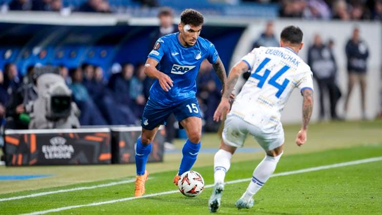 v.li.: Valentin Gendrey (Hoffenheim, 15), Vladyslav Dubinchak (FC Dynamo Kyiv, 44), Zweikampf, Spielszene, Duell, duel, tackle, tackling, Dynamik, Action, Aktion, 03.10.2024, Sinsheim (Deutschland), Fussball, UEFA Europa League, Gruppenphase, TSG 1899 Hoffenheim - Dynamo Kiew, 03.10.2024, Sinsheim (Deutschland), Fussball, UEFA Europa League, Gruppenphase, TSG 1899 Hoffenheim - Dynamo Kiew, DFB DFL REGULATIONS PROHIBIT ANY USE OF PHOTOGRAPHS AS IMAGE SEQUENCES AND OR QUASI-VIDEO.