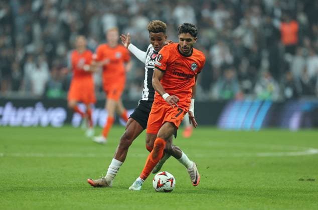 03.10.2024, Fussball UEFA Europa League, Besiktas JK Istanbul - Eintracht Frankfurt, emonline, emspor, v.l., Gedson Fernandes (Besiktas JK), Omar Marmoush (Eintracht Frankfurt) DFL DFB REGULATIONS PROHIBIT ANY USE OF PHOTOGRAPHS AS IMAGE SEQUENCES AND OR QUASI-VIDEO. xdcx Copyright: HMBxMedia