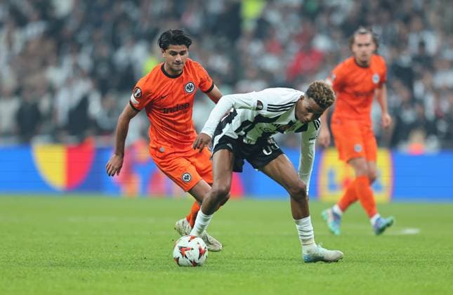 03.10.2024, Fussball UEFA Europa League, Besiktas JK Istanbul - Eintracht Frankfurt, emonline, emspor, v.l., Mahmoud Dahoud (Eintracht Frankfurt), Gedson Fernandes (Besiktas JK) DFL DFB REGULATIONS PROHIBIT ANY USE OF PHOTOGRAPHS AS IMAGE SEQUENCES AND OR QUASI-VIDEO. xdcx Copyright: HMBxMedia