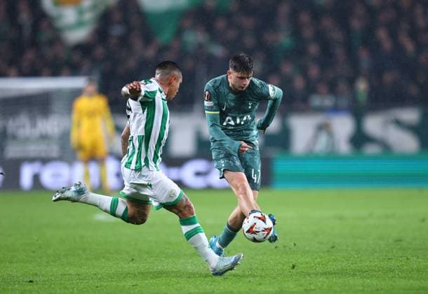 Mikey Moore of Tottenham Hotspur and Cristian Ramirez of Ferencvaros Ferencvaros v Tottenham Hotspur, UEFA Europa League, Group Stage, Football, Groupama Arena, Budapest, Hungary, 03 Oct 2024 EDITORIAL USE ONLY No use with unauthorised audio, video, data, fixture lists, club league logos or live services. Online in-match use limited to 120 images, no video emulation. No use in betting, games or single club league player publications. Copyright: xMichaelxZemanek Shutterstockx 14750796dd