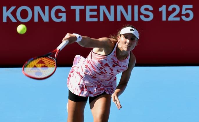 (241004) -- HONG KONG, Oct. 4, 2024 -- Varvara Gracheva hits a return during the women s singles quarterfinal match between Varvara Gracheva of France and Suzan Lamens of the Netherlands at WTA, Tennis Damen Hong Kong 125 Open tennis tournament in Hong Kong, south China, Oct. 4, 2024. (Photo by Xinhua) (SP)CHINA-HONG KONG-TENNIS-WTA 125-WOMEN S SINGLES(CN) LoxPingxFai 