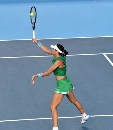 (241004) -- HONG KONG, Oct. 4, 2024 -- Ajla Tomljanovic of Australia hits a return during the women s singles quarterfinal match against McCartney Kessler of the United States at WTA, Tennis Damen Hong Kong 125 Open tennis tournament in Hong Kong, south China, Oct. 4, 2024. (Photo by Xinhua) (SP)CHINA-HONG KONG-TENNIS-WTA 125-WOMEN S SINGLES(CN) LoxPingxFai 