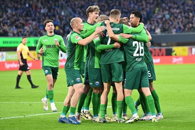 Paderborn, Home Deluxe Arena, 04.10.24, GER, Herren, 2.Bundesliga, Saison 2024-2025, SC Paderborn 07 - SSV Jahn Regensburg Bild: Sebastian KLAAS (Paderborn) jubelt nach seinem Tor zum 1:0 Only for editorial use! DFL regulations prohibit any use of photographs as image sequences and or quasi-video. NRW Deutschland