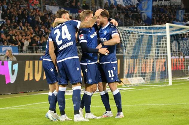 04.10.2024, xmohx, Fussball 2.Bundesliga, Karlsruher SC - SV Darmstadt 98 emspor, v.l. Karlsruhe bejubelt das 1-0 durch Dzenis Burnic (DFL DFB REGULATIONS PROHIBIT ANY USE OF PHOTOGRAPHS as IMAGE SEQUENCES and or QUASI-VIDEO) Karlsruhe