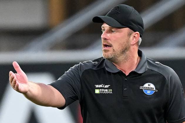 Paderborn, Home Deluxe Arena, 04.10.24, GER, Herren, 2.Bundesliga, Saison 2024-2025, SC Paderborn 07 - SSV Jahn Regensburg Bild: Trainer Lukas KWASNIOK (Paderborn) Only for editorial use! DFL regulations prohibit any use of photographs as image sequences and or quasi-video. NRW Deutschland