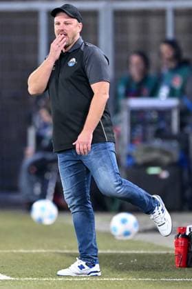 Paderborn, Home Deluxe Arena, 04.10.24, GER, Herren, 2.Bundesliga, Saison 2024-2025, SC Paderborn 07 - SSV Jahn Regensburg Bild: Trainer Lukas KWASNIOK (Paderborn) Only for editorial use! DFL regulations prohibit any use of photographs as image sequences and or quasi-video. NRW Deutschland