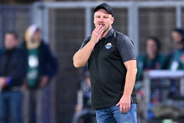 Paderborn, Home Deluxe Arena, 04.10.24, GER, Herren, 2.Bundesliga, Saison 2024-2025, SC Paderborn 07 - SSV Jahn Regensburg Bild: Trainer Lukas KWASNIOK (Paderborn) Only for editorial use! DFL regulations prohibit any use of photographs as image sequences and or quasi-video. NRW Deutschland