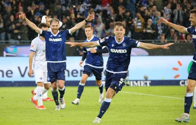 04.10.2024, xmohx, Fussball 2.Bundesliga, Karlsruher SC - SV Darmstadt 98 emspor, v.l. Budu Zivzivadze und Dzenis Burnic (karslruhe) bejubeln das 1-0 (DFL DFB REGULATIONS PROHIBIT ANY USE OF PHOTOGRAPHS as IMAGE SEQUENCES and or QUASI-VIDEO) Karlsruhe