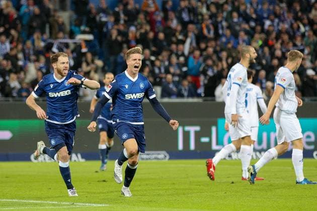 Das 1:0 durch Dzenis Burnic ( Karlsruher SC, 07) Budu Zivzivadze ( Karlsruher SC, 11) Karlsruher SC vs. SV Darmstadt 98, Fussball, 2. Liga, 8. Spieltag, 2024 2025, 04.10.2024 , DFL REGULATIONS PROHIBIT ANY USE OF PHOTOGRAPHS AS IMAGE SEQUENCES AND OR QUASI-VIDEO. Karlsruher SC vs. SV Darmstadt 98, Fussball, 2. Liga, 8. Spieltag, 2024 2025, 04.10.2024 Karlsruhe