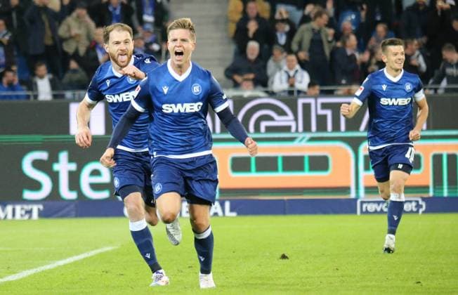 04.10.2024, xmohx, Fussball 2.Bundesliga, Karlsruher SC - SV Darmstadt 98 emspor, v.l. Budu Zivzivadze und Dzenis Burnic (karslruhe) bejubeln das 1-0 (DFL DFB REGULATIONS PROHIBIT ANY USE OF PHOTOGRAPHS as IMAGE SEQUENCES and or QUASI-VIDEO) Karlsruhe
