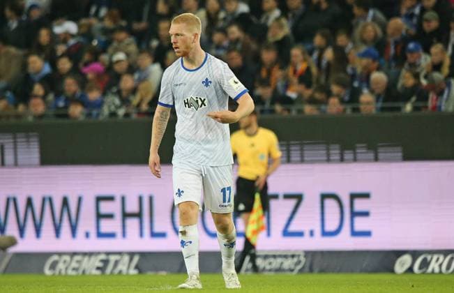 04.10.2024, xmohx, Fussball 2.Bundesliga, Karlsruher SC - SV Darmstadt 98 emspor, v.l. Darmstadt bejubelt das 3-2 durch Kai Klefisch (DFL DFB REGULATIONS PROHIBIT ANY USE OF PHOTOGRAPHS as IMAGE SEQUENCES and or QUASI-VIDEO) Karlsruhe