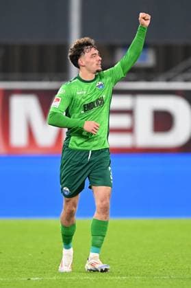Paderborn, Home Deluxe Arena, 04.10.24, GER, Herren, 2.Bundesliga, Saison 2024-2025, SC Paderborn 07 - SSV Jahn Regensburg Bild: Aaron ZEHNTER (Paderborn) jubelt nach seinem Tor zum 2:0 Only for editorial use! DFL regulations prohibit any use of photographs as image sequences and or quasi-video. NRW Deutschland