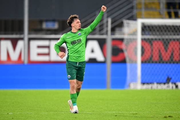 Paderborn, Home Deluxe Arena, 04.10.24, GER, Herren, 2.Bundesliga, Saison 2024-2025, SC Paderborn 07 - SSV Jahn Regensburg Bild: Aaron ZEHNTER (Paderborn) jubelt nach seinem Tor zum 2:0 Only for editorial use! DFL regulations prohibit any use of photographs as image sequences and or quasi-video. NRW Deutschland