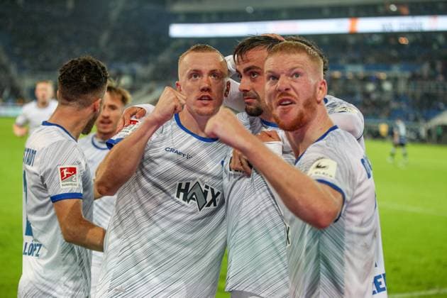 Das 2:2 durch Kai Klefisch (SV Darmstadt 98, 17) Karlsruher SC vs. SV Darmstadt 98, Fussball, 2. Liga, 8. Spieltag, 2024 2025, 04.10.2024 , DFL REGULATIONS PROHIBIT ANY USE OF PHOTOGRAPHS AS IMAGE SEQUENCES AND OR QUASI-VIDEO. Karlsruher SC vs. SV Darmstadt 98, Fussball, 2. Liga, 8. Spieltag, 2024 2025, 04.10.2024 Karlsruhe