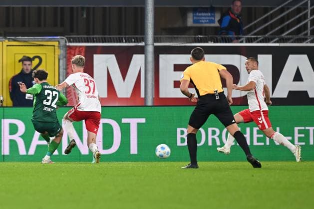 Paderborn, Home Deluxe Arena, 04.10.24, GER, Herren, 2.Bundesliga, Saison 2024-2025, SC Paderborn 07 - SSV Jahn Regensburg Bild: Aaron ZEHNTER (Paderborn) macht das Tor zum 2:0 Only for editorial use! DFL regulations prohibit any use of photographs as image sequences and or quasi-video. NRW Deutschland