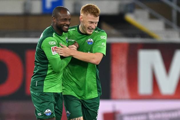 Paderborn, Home Deluxe Arena, 04.10.24, GER, Herren, 2.Bundesliga, Saison 2024-2025, SC Paderborn 07 - SSV Jahn Regensburg Bild: David KINSOMBI (Paderborn) jubelt nach seinem Tor zum 3:0. Only for editorial use! DFL regulations prohibit any use of photographs as image sequences and or quasi-video. NRW Deutschland