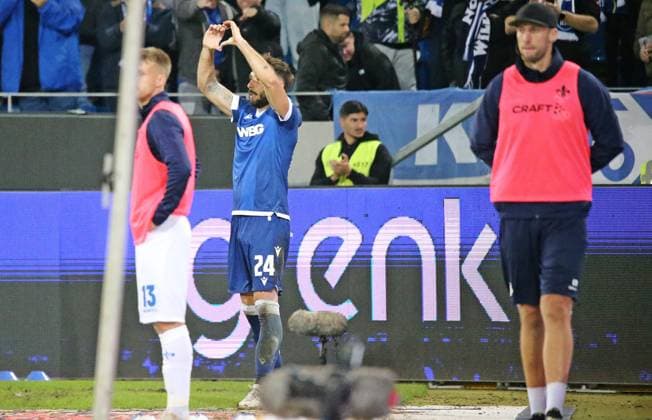 04.10.2024, xmohx, Fussball 2.Bundesliga, Karlsruher SC - SV Darmstadt 98 emspor, v.l. Karlsruhe bejubelt das 3-3 durch Fabian Schleusener (DFL DFB REGULATIONS PROHIBIT ANY USE OF PHOTOGRAPHS as IMAGE SEQUENCES and or QUASI-VIDEO) Karlsruhe