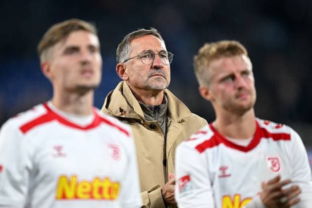 Paderborn, Home Deluxe Arena, 04.10.24, GER, Herren, 2.Bundesliga, Saison 2024-2025, SC Paderborn 07 - SSV Jahn Regensburg Bild: Geschaeftsfuehrer Achim BEIERLORZER (Regensburg) Only for editorial use! DFL regulations prohibit any use of photographs as image sequences and or quasi-video. NRW Deutschland