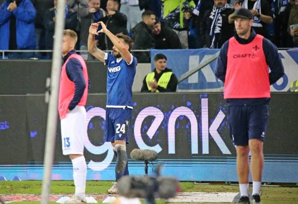 04.10.2024, xmohx, Fussball 2.Bundesliga, Karlsruher SC - SV Darmstadt 98 emspor, v.l. Fabian Schleusener (Karlsruhe) bejubelt das 3-3 (DFL DFB REGULATIONS PROHIBIT ANY USE OF PHOTOGRAPHS as IMAGE SEQUENCES and or QUASI-VIDEO) Karlsruhe