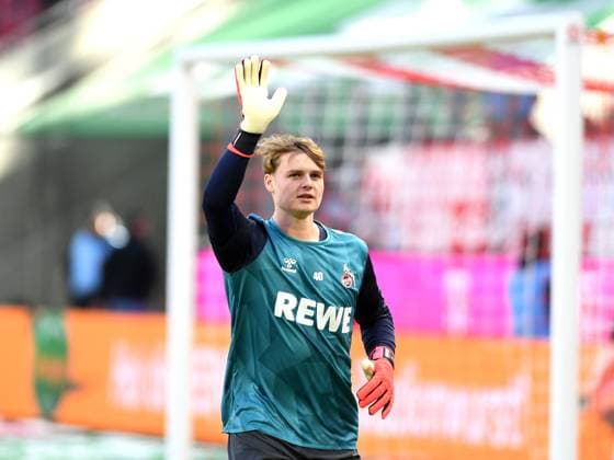 Torwart Jonas Urbig (1. FC Koeln) gestikuliert, gestik waehrend des Spiels der 2. Bundesliga zwischen 1. FC Köln und SSV Ulm 1846 im RheinEnergieStadion am 05. October 2024 in Köln, Deutschland. (Foto von Ralf Treese DeFodi Images) +++ Torwart Jonas Urbig (1. FC Koeln) gestures during the 2. Bundesliga match between 1. FC Köln and SSV Ulm 1846 at RheinEnergieStadion on October 5, 2024 in Cologne, Germany. (Photo by Ralf Treese DeFodi Images) DFB DFL REGULATIONS PROHIBIT ANY USE OF PHOTOGRAPHS AS IMAGE SEQUENCES AND OR QUASI-VIDEO. Defodi-521_KOEULM20241005_001