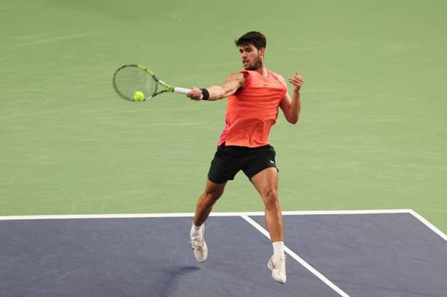 (241005) -- SHANGHAI, Oct. 5, 2024 -- Carlos Alcaraz hits a return during the men s singles round of 64 match between Carlos Alcaraz of Spain and Shang Juncheng of China at the ATP, Tennis Herren World Tour Shanghai Masters tennis tournament in Shanghai, east China, Oct. 5, 2024. ) (SP)CHINA-SHANGHAI-TENNIS-ATP TOUR-SHANGHAI MASTERS (CN) WangxXiang 