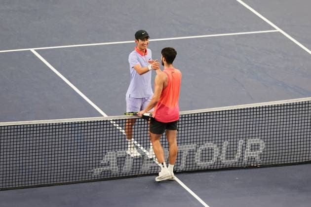(241005) -- SHANGHAI, Oct. 5, 2024 -- Carlos Alcaraz (R) of Spain and Shang Juncheng of China greet each other after the men s singles round of 64 match at the ATP, Tennis Herren World Tour Shanghai Masters tennis tournament in Shanghai, east China, Oct. 5, 2024. ) (SP)CHINA-SHANGHAI-TENNIS-ATP TOUR-SHANGHAI MASTERS (CN) WangxXiang 