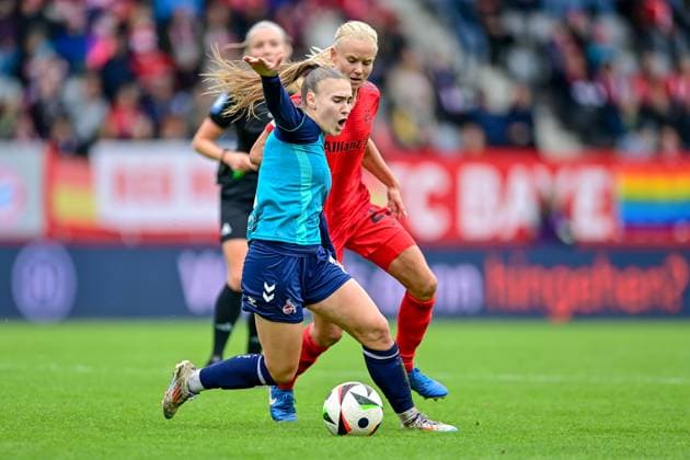 v.li.: Alena Bienz (Köln, 11) Pernille Harder (FC Bayern München, FCB, 21) im Zweikampf, Duell, duel, tackle, Dynamik, Action, Aktion, 05.10.2024, München (Deutschland), Fussball, Google Pixel Frauen-Bundesliga, FC Bayern München - 1. FC Köln, DFB DFL REGULATIONS PROHIBIT ANY USE OF PHOTOGRAPHS AS IMAGE SEQUENCES AND OR QUASI-VIDEO.