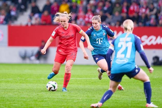 Georgia Stanway (31, FC Bayern München) und Ziemer Taylor (18, 1.FC Köln) beim Spiel FC Bayern München v 1.FC Köln, Fußball, Google Pixel Frauen-Bundesliga 2024 2025, 5.Spieltag am 05.10.2024 in München, FC Bayern Campus. DFL and DFB regulations prohibit any use of photographs as image sequences and or quasi-video. Bayern Deutschland