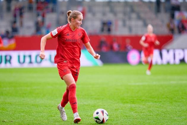 Klara Bühl (17, FC Bayern München) beim Spiel FC Bayern München v 1.FC Köln, Fußball, Google Pixel Frauen-Bundesliga 2024 2025, 5.Spieltag am 05.10.2024 in München, FC Bayern Campus. DFL and DFB regulations prohibit any use of photographs as image sequences and or quasi-video. Bayern Deutschland