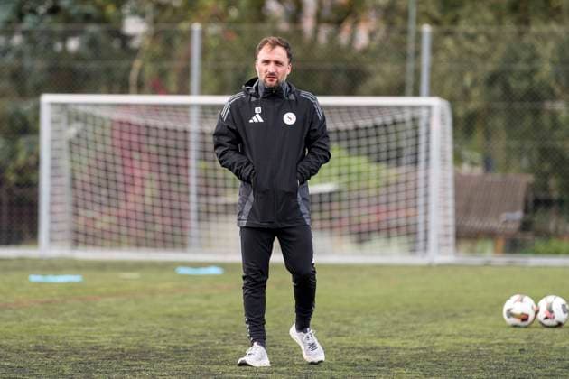 05 10 2024, Lucerne, Sportanlagen Allmend, AXA Women s Cup 1 16 Final: FC Luzern Frauen - Servette FC ChÃªnois FÃ minin, coach Jose Barcala (Servette FC Chenois Feminin) Lucerne Sportanlagen Allmend Lucerne Switzerland Copyright: xJustPictures.ch MarcioxMachadox