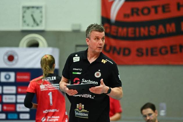 1. Volleyball Bundesliga Frauen, Dresdner SC vs. USC Muenster, Dresden, 05.10.2024 Alexander Waibl (Cheftrainer Dresdner SC) 1. Volleyball Bundesliga Frauen, Dresdner SC vs. USC Muenster am 05.10.2024 in der Margon Arena Dresden Copyright: xBEAUTIFULxSPORTS Hoepnerx