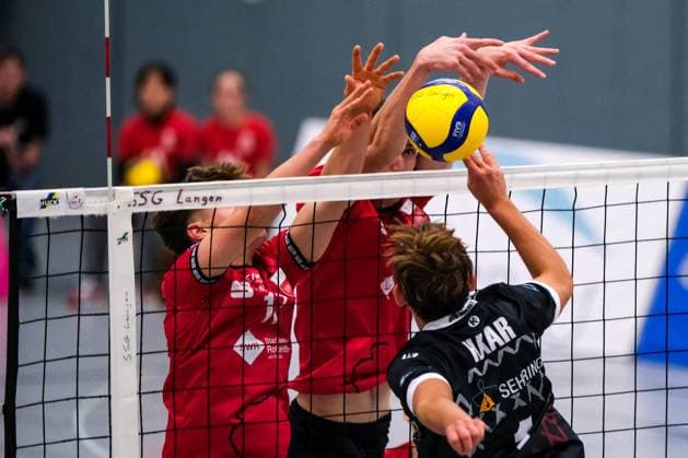 Aurel Sprenger (TV Rottenburg, 17), Maik Trautmann (TV Rottenburg, 06), Felix Haar (SSG Langen, 01), GER, SSG Langen vs. TV Rottenburg, Volleyball, Herren, 2. Bundesliga Sued, Saison 2024 2025, 05.10.2024. GER, SSG Langen vs. TV Rottenburg, Volleyball, Herren, 2. Bundesliga Sued, Saison 24 25, 05.10.2024. Langen Copyright: xEibner-Pressefoto FlorianxWieganx EP_FWD