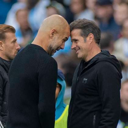 Sport Themen der Woche KW40 Sport Bilder des Tages Manchester City FC v Fulham FC - Premier League Manchester City F.C. manager Pep Guardiola and Fulham FC manager Marco Silva are at full time during the Premier League match between Manchester City and Fulham at the Etihad Stadium in Manchester, England, on October 5, 2024. Manchester Manchester United, ManU Kingdom  Copyright: xMIxNewsx originalFilename:fletcher-manchest241005_np1b4.jpg