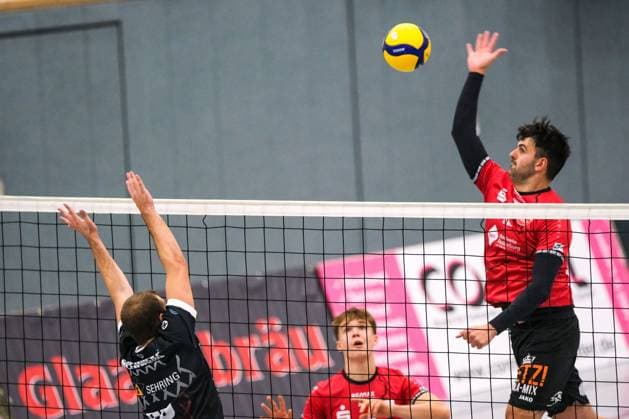 Yannick Menke (TV Rottenburg, 12) am Ball, GER, SSG Langen vs. TV Rottenburg, Volleyball, Herren, 2. Bundesliga Sued, Saison 2024 2025, 05.10.2024. GER, SSG Langen vs. TV Rottenburg, Volleyball, Herren, 2. Bundesliga Sued, Saison 24 25, 05.10.2024. Langen Copyright: xEibner-Pressefoto FlorianxWieganx EP_FWD