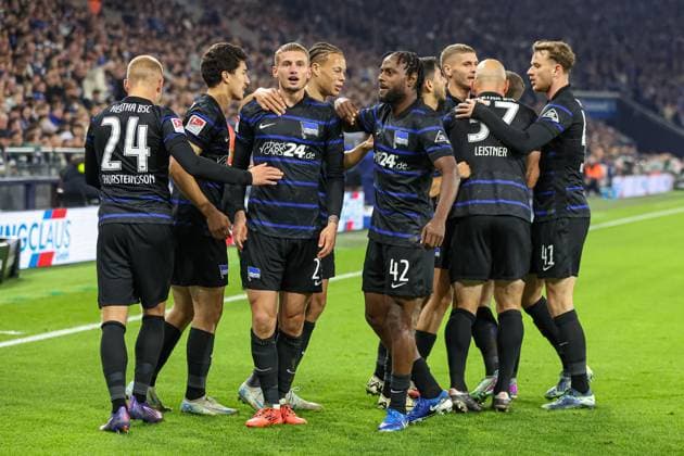Gelsenkirchen, Deutschland, 05.10.24: Michael Cuisance (Hertha BSC Berlin) Torjubel, jubelt mit seiner Mannschaft nach dem Treffer zum 0:1 waehrend des Spiels der 2. Bundesliga zwischen FC Schalke 04 - Hertha BSC Berlin in der Veltins-Arena am 05. October 2024 in Gelsenkirchen, Deutschland. Gelsenkirchen Veltins-Arena Germany