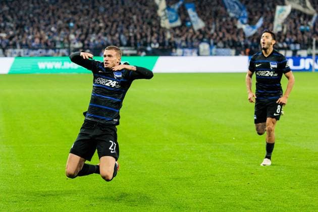 2. Fussball Bundesliga: FC Schalke 04 - Hertha BSC Berlin; 05.10.2024 Jubel zum 0:1 durch Michael Cuisance (Hertha BSC Berlin, 27) 2. Fussball Bundesliga: FC Schalke 04 - Hertha BSC Berlin, VELTINS-Arena am 05.10.2024 DFL REGULATIONS PROHIBIT ANY USE OF PHOTOGRAPHS AS IMAGE SEQUENCES AND OR QUASI-VIDEO.