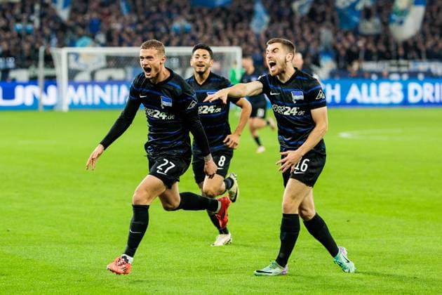 2. Fussball Bundesliga: FC Schalke 04 - Hertha BSC Berlin; 05.10.2024 Jubel zum 0:1 durch Michael Cuisance (Hertha BSC Berlin, 27) 2. Fussball Bundesliga: FC Schalke 04 - Hertha BSC Berlin, VELTINS-Arena am 05.10.2024 DFL REGULATIONS PROHIBIT ANY USE OF PHOTOGRAPHS AS IMAGE SEQUENCES AND OR QUASI-VIDEO.