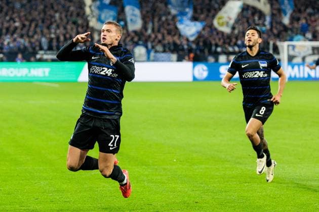 2. Fussball Bundesliga: FC Schalke 04 - Hertha BSC Berlin; 05.10.2024 Jubel zum 0:1 durch Michael Cuisance (Hertha BSC Berlin, 27) 2. Fussball Bundesliga: FC Schalke 04 - Hertha BSC Berlin, VELTINS-Arena am 05.10.2024 DFL REGULATIONS PROHIBIT ANY USE OF PHOTOGRAPHS AS IMAGE SEQUENCES AND OR QUASI-VIDEO.
