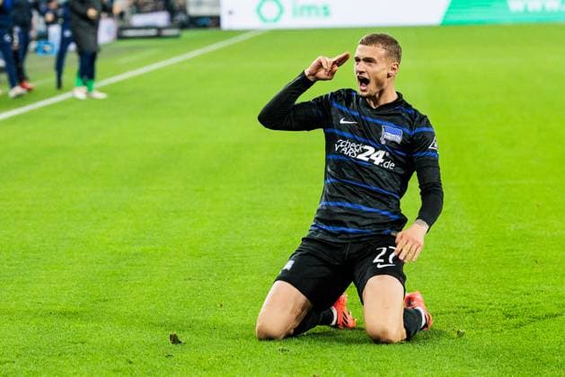 2. Fussball Bundesliga: FC Schalke 04 - Hertha BSC Berlin; 05.10.2024 Jubel zum 0:1 durch Michael Cuisance (Hertha BSC Berlin, 27) 2. Fussball Bundesliga: FC Schalke 04 - Hertha BSC Berlin, VELTINS-Arena am 05.10.2024 DFL REGULATIONS PROHIBIT ANY USE OF PHOTOGRAPHS AS IMAGE SEQUENCES AND OR QUASI-VIDEO.