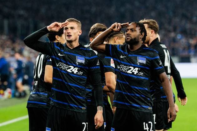 2. Fussball Bundesliga: FC Schalke 04 - Hertha BSC Berlin; 05.10.2024 Jubel zum 0:1 durch Michael Cuisance (Hertha BSC Berlin, 27) 2. Fussball Bundesliga: FC Schalke 04 - Hertha BSC Berlin, VELTINS-Arena am 05.10.2024 DFL REGULATIONS PROHIBIT ANY USE OF PHOTOGRAPHS AS IMAGE SEQUENCES AND OR QUASI-VIDEO.