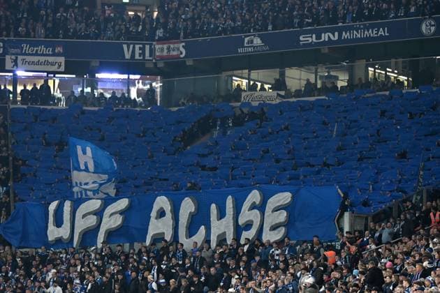 Fans Hertha BSC machen eine Choreographie waehrend des Spiels der 2. Bundesliga zwischen FC Schalke 04 und Hertha BSC Berlin in der Veltins-Arena am 05. October 2024 in Gelsenkirchen, Deutschland. (Foto von Ralf Treese DeFodi Images) +++ Fans Hertha BSC doing a choreography during the 2. Bundesliga match between FC Schalke 04 and Hertha BSC at Veltins-Arena on October 5, 2024 in Gelsenkirchen, Germany. (Photo by Ralf Treese DeFodi Images) DFB DFL REGULATIONS PROHIBIT ANY USE OF PHOTOGRAPHS AS IMAGE SEQUENCES AND OR QUASI-VIDEO. Defodi-521_S04BSC20241005_014