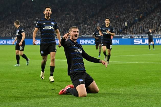Michael Cuisance (Hertha BSC Berlin) Torjubel, jubelt nach seinem Treffer zum 0:1 waehrend des Spiels der 2. Bundesliga zwischen FC Schalke 04 und Hertha BSC Berlin in der Veltins-Arena am 05. October 2024 in Gelsenkirchen, Deutschland. (Foto von Ralf Treese DeFodi Images) +++ Michael Cuisance (Hertha BSC Berlin) celebrates after scoring his team™s first goal during the 2. Bundesliga match between FC Schalke 04 and Hertha BSC at Veltins-Arena on October 5, 2024 in Gelsenkirchen, Germany. (Photo by Ralf Treese DeFodi Images) DFB DFL REGULATIONS PROHIBIT ANY USE OF PHOTOGRAPHS AS IMAGE SEQUENCES AND OR QUASI-VIDEO. Defodi-521_S04BSC20241005_016