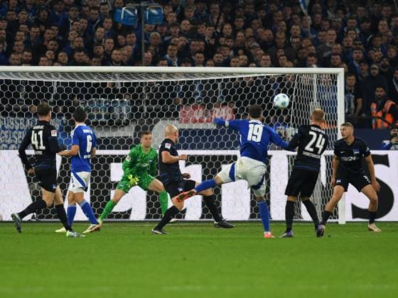 Kenan Karaman (FC Schalke 04) Tor zum 1:1 waehrend des Spiels der 2. Bundesliga zwischen FC Schalke 04 und Hertha BSC Berlin in der Veltins-Arena am 05. October 2024 in Gelsenkirchen, Deutschland. (Foto von Ralf Treese DeFodi Images) +++ Kenan Karaman (FC Schalke 04) scores his team™s first goal during the 2. Bundesliga match between FC Schalke 04 and Hertha BSC at Veltins-Arena on October 5, 2024 in Gelsenkirchen, Germany. (Photo by Ralf Treese DeFodi Images) DFB DFL REGULATIONS PROHIBIT ANY USE OF PHOTOGRAPHS AS IMAGE SEQUENCES AND OR QUASI-VIDEO. Defodi-521_S04BSC20241005_019
