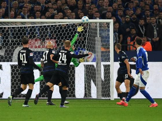 Kenan Karaman (FC Schalke 04) Tor zum 1:1 waehrend des Spiels der 2. Bundesliga zwischen FC Schalke 04 und Hertha BSC Berlin in der Veltins-Arena am 05. October 2024 in Gelsenkirchen, Deutschland. (Foto von Ralf Treese DeFodi Images) +++ Kenan Karaman (FC Schalke 04) scores his team™s first goal during the 2. Bundesliga match between FC Schalke 04 and Hertha BSC at Veltins-Arena on October 5, 2024 in Gelsenkirchen, Germany. (Photo by Ralf Treese DeFodi Images) DFB DFL REGULATIONS PROHIBIT ANY USE OF PHOTOGRAPHS AS IMAGE SEQUENCES AND OR QUASI-VIDEO. Defodi-521_S04BSC20241005_020