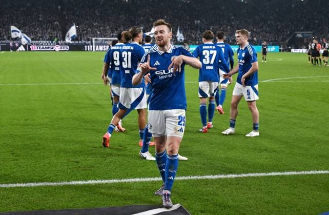 Jubel 2:1 Tobias Mohr (FC Schalke 04) 05.10.2024, Fussball 2. Bundesliga, 8. Spieltag, Saison 2024 2025 FC Schalke 04 - Hertha BSC Gelsenkirchen Veltins Arena Nordrhein Westfalen Deutschland