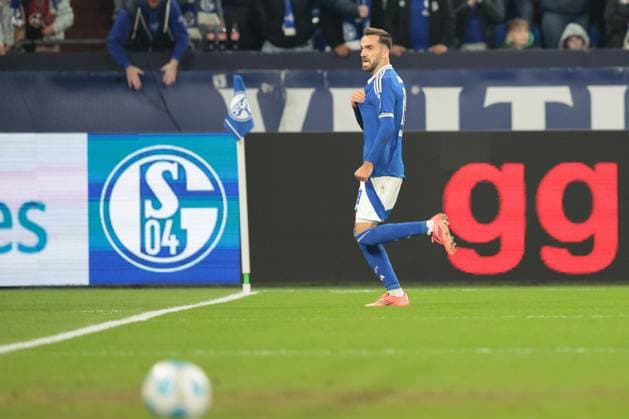 Die Spieler vom FC Schalke 04 freuen sich über das Tor zum 1:1 durch Kenan Karaman (FC Schalke 04) beim Spiel der 2. BL (Saison 2024 25) FC Schalke 04 - Hertha BSC Copyright: Thomas Pakusch