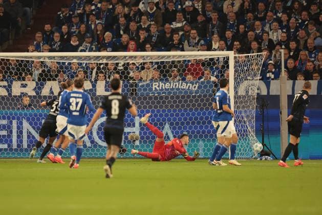 Das Tor zum 0:1 durch Michael Cuisance (Hertha BSC) beim Spiel der 2. BL (Saison 2024 25) FC Schalke 04 - Hertha BSC Copyright: Thomas Pakusch