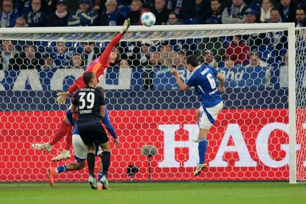 Justin Heekeren (FC Schalke 04) kann den Ball abwehren beim Spiel der 2. BL (Saison 2024 25) FC Schalke 04 - Hertha BSC Copyright: Thomas Pakusch