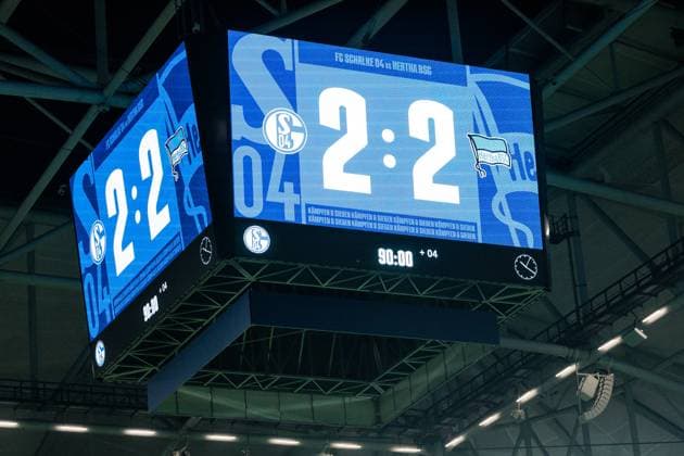 2. Fussball Bundesliga: FC Schalke 04 - Hertha BSC Berlin; 05.10.2024 Ende auf Schalke 2:2 2. Fussball Bundesliga: FC Schalke 04 - Hertha BSC Berlin, VELTINS-Arena am 05.10.2024 DFL REGULATIONS PROHIBIT ANY USE OF PHOTOGRAPHS AS IMAGE SEQUENCES AND OR QUASI-VIDEO.