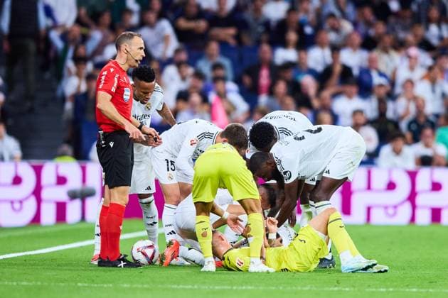Bilder des Jahres 2024, Sport 10 Oktober Sport Themen der Woche KW40 Sport Bilder des Tages Daniel Carvajal of Real Madrid CF injured leaves the field during the LaLiga EA Sports match between Real Madrid and Villarreal CF at Santiago Bernabeu stadium on October 5, 2024 in Madrid, Spain. (Photo by: LGM Panoramic) FOOTBALL : Real Madrid vs Villarreal CF - LaLiga EA Sports - 05 10 2024 LGM Panoramic 